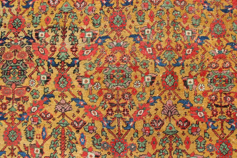 carpet with versatile style options-Antique Gold Field Fereghan 453 x 565cm / 14'10" x 18'7"