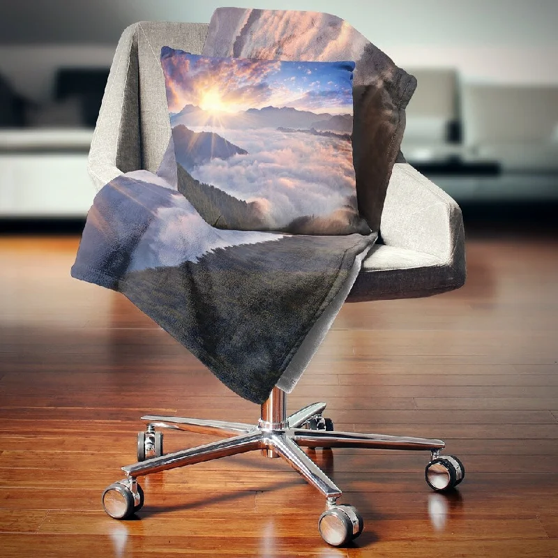 Bronze throw blanket-Designart 'Bright Sun in Misty Mountains' Landscape Photography Throw Blanket